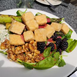 Salad with fried tofu