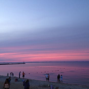Meschutt Beach Hut - Sun set - American Near Me - Hampton Bays, New York