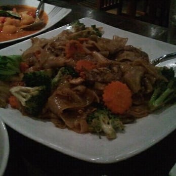 Green Mango Thai - Pad See ew - Thai Near Me - Rancho Cucamonga, California