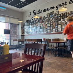 Hammy's Burgers and Shakes - Loving the dog wall!!!