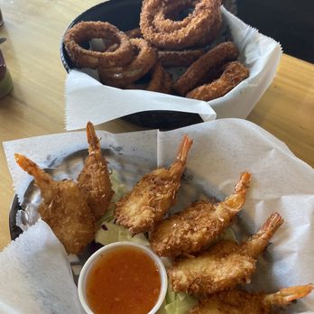 Coconut's Fish Cafe - Kamaole - Coconut shrimp and onion rings - Seafood Near Me - Kihei, Hawaii