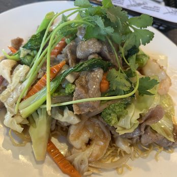 Pho Mai Cali - N1. House Combo Mi Xao . I usually order pho but I tried this today and I was not disappointed. I feel like everything here tastes good! - Vietnamese Near Me - Santee, California
