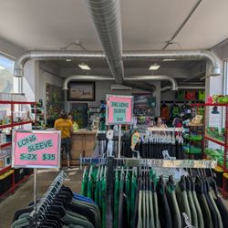 Invasion Station - Lots of unique alien themed souveinirs