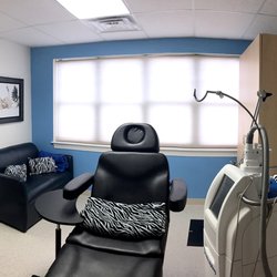 Bene Dermatology - Patient room.