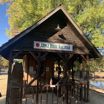 El Dorado Orchards - Cute little train depot - Train Stations Near Me - Camino, California El Dorado Orchards - Cute little train depot - Train Stations Near Me - Camino, California