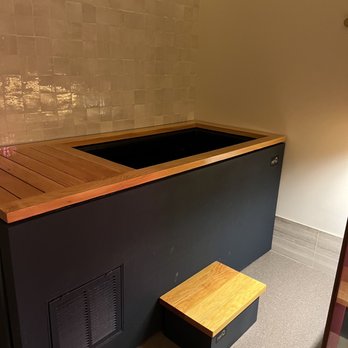 Pause South Bay - Cold plunge tank - Cryotherapy Near Me - El Segundo, California
