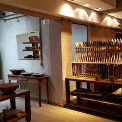 Atelier Hideko Honma - Detalhe louças em exposição