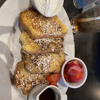Maple Bacon Restaurant - French Toast & Strawberries - American Near Me - Plano, Texas