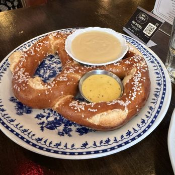 White Oak Tavern - Pretzel - New American Near Me - New York, New York