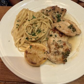Vivo Italian Kitchen - Chicken Piccata - Italian Near Me - Orlando, Florida Vivo Italian Kitchen - Chicken Piccata - Italian Near Me - Orlando, Florida
