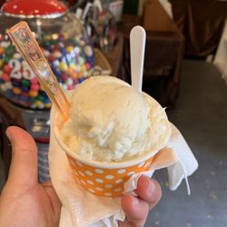 Sweet Mona's - Coconut gelato