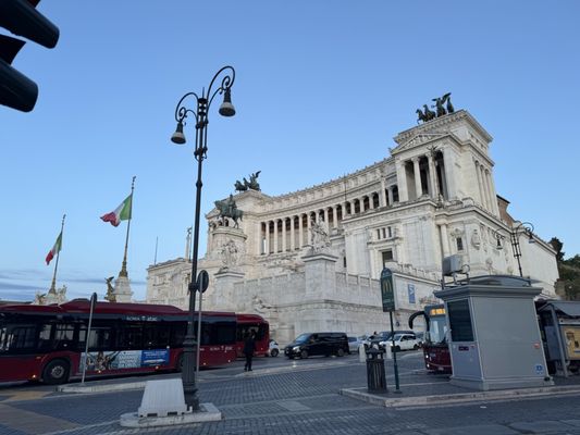 Monument to Victor Emmanuel II by null