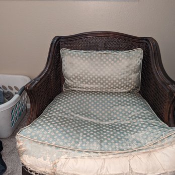 Lilly's Design - Furniture Reupholstery Near Me - Montclair, California