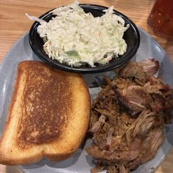 Sonny's BBQ - Pulled pork with slaw and garlic bread