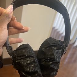 Laguna View Family Dental: Leo Townsend, DDS - Headphones