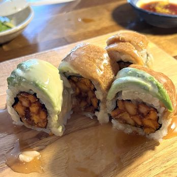 Sushi Dabu - Vege Love Roll (sooo good) - Sushi Bars Near Me - Ypsilanti, Michigan