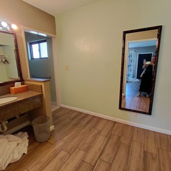 Caliente Tropics Resort - Room 151 - Hotels Near Me - Palm Springs, California Caliente Tropics Resort - Room 151 - Hotels Near Me - Palm Springs, California