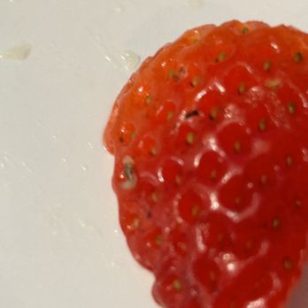 Cappuccino Grand Cafe - Bug/worm on my strawberry crepe - Coffee & Tea Near Me - Madrid, M