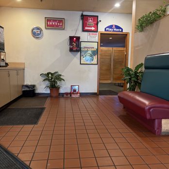 Kings Deli - Inside of the restaurant. - Delis Near Me - Portland, Oregon Kings Deli - Inside of the restaurant. - Delis Near Me - Portland, Oregon