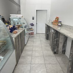 La Rotonda 2 - Ordering counter and food cases