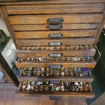On A Shoestring Trading - Antiques Near Me - Birmingham, Alabama
