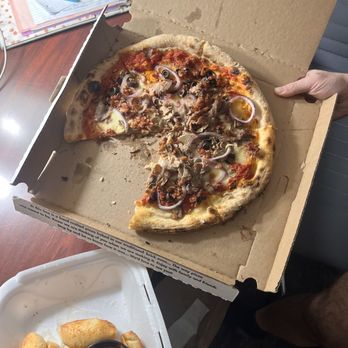 Billy Bricks - Wheaton - 12" BYO Pizza (italian beef is amazing, something I never really see at home in NY but I SHOULD see more)  garlic Bread Bites - Pizza Near Me - Wheaton, Illinois
