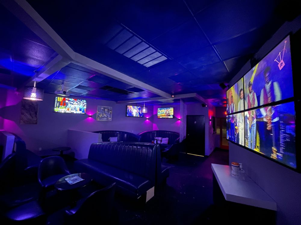 LUXE LOUNGE Updated April 2025 26 Photos 2971 South Sammy Davis luxe-lounge-updated-april-2025-26-photos-2971-south-sammy-davis