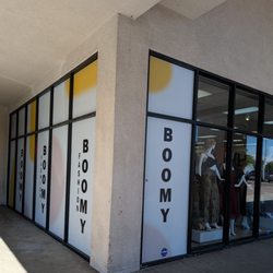 Fashion Boomy - Decal on the windows