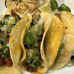 El Rinconcito - Chorizo and asada tacos