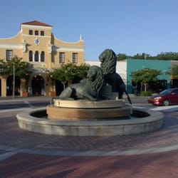 Three Lions Fountain - The three Lions.