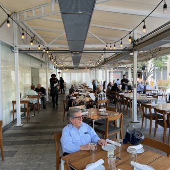 Abernethy's - Interior of enclosed patio - Cocktail Bars Near Me - Los Angeles, California
