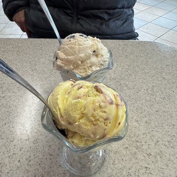 Oberweis Ice Cream and Dairy Store - Lemon blackberry and banana chocolate chunk - Ice Cream & Frozen Yogurt Near Me - Troy, Michigan Oberweis Ice Cream and Dairy Store - Lemon blackberry and banana chocolate chunk - Ice Cream & Frozen Yogurt Near Me - Troy, Michigan