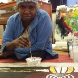 Glenelg Art Gallery - Debra Nangala painting her bautiful Medicine Leaves at the Gallery