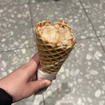 Salt & Straw - My phone didn't eat first, I jumped into this banana foster - Ice Cream & Frozen Yogurt Near Me - Manhattan Beach, California Salt & Straw - My phone didn't eat first, I jumped into this banana foster - Ice Cream & Frozen Yogurt Near Me - Manhattan Beach, California