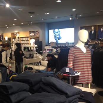 H&M - Men's Clothing Near Me - Oxon Hill, Maryland