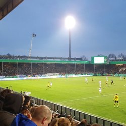 Bremer Brücke - Blick Richtung Heimfans - Lotte hat jedoch keine Ultras, daher auch niemanden der Fahnen schwingt & Trommeln schlägt