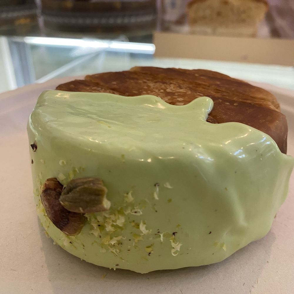 Delice Pistachios roll