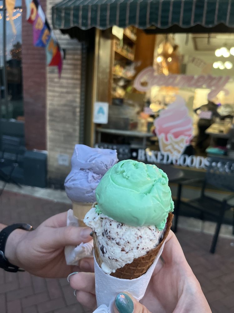 Forever Sweet Creamery Logo