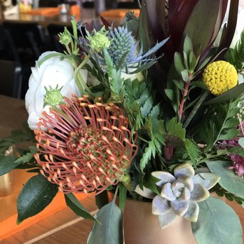 Floraland - An example of our wedding center pieces - Florists Near Me - Alhambra, California Floraland - An example of our wedding center pieces - Florists Near Me - Alhambra, California