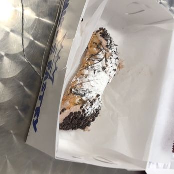 Mike's Pastry - Chocolate chip cannoli - Bakeries Near Me - Boston, Massachusetts Mike's Pastry - Chocolate chip cannoli - Bakeries Near Me - Boston, Massachusetts