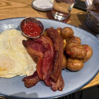 Charlotte Restaurant & Lounge - Delish breakfast - New American Near Me - Seattle, Washington Charlotte Restaurant & Lounge - Delish breakfast - New American Near Me - Seattle, Washington