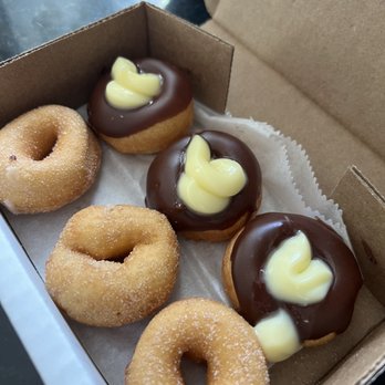 Donut Distillery - Boston cream and cinnamon mini 6 Pack of Donuts - Donuts Near Me - Nashville, Tennessee