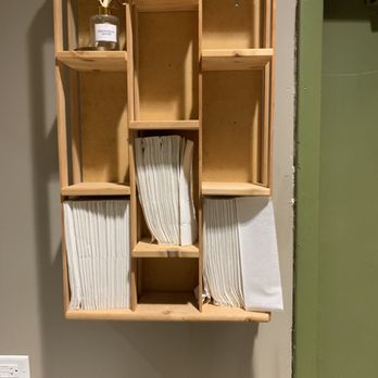 Susuru - The bathroom is very organized. - Izakaya Near Me - Orlando, Florida