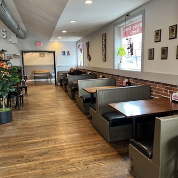 Frankie's - Seating area - Hot Dogs Near Me - Plainville, Connecticut Frankie's - Seating area - Hot Dogs Near Me - Plainville, Connecticut