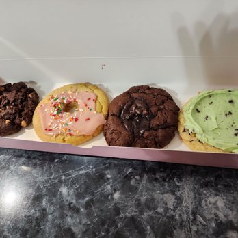 Crumbl - Arlington Heights - Box of cookies - Bakeries Near Me - Arlington Heights, Illinois Crumbl - Arlington Heights - Box of cookies - Bakeries Near Me - Arlington Heights, Illinois