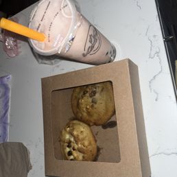 Freshly Baked Cookies (peanut butter) and Vida Specialty Drinks (strawberry, banana, cookie batter) Freshly Baked Cookies (peanut butter) and Vida Specialty Drinks (strawberry, banana, cookie batter)