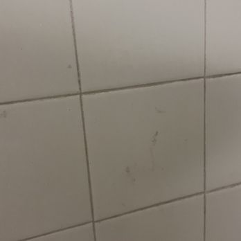 Studio 6 - Dirty shower - Hotels Near Me - Albuquerque, New Mexico