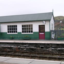 Machynlleth Train Station - Im März, Freitagnachmittag auf dem Bahnhof in Machynlleth