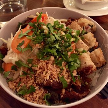 le cambodge - Bobun with pork and egg rolls - Cambodian Near Me - Paris, 75