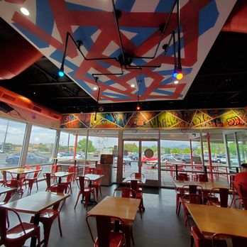 Dave's Hot Chicken - Dining Room - Chicken Shop Near Me - Midvale, Utah
